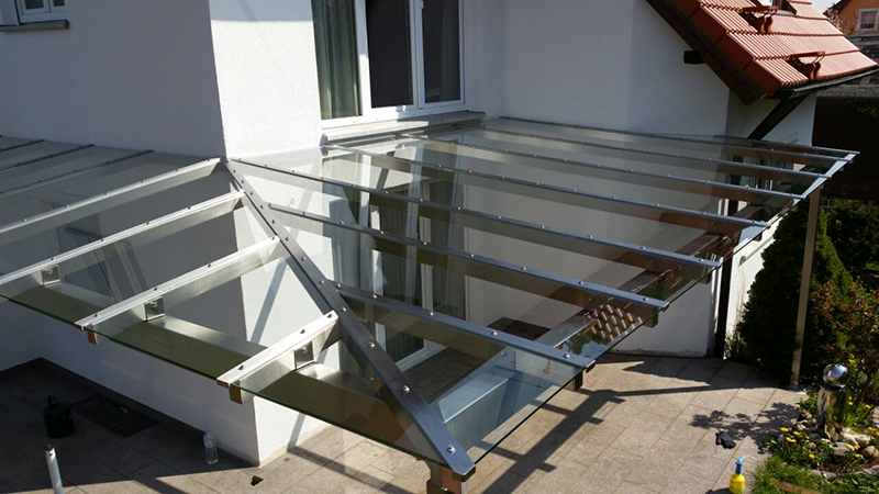 Hochwertige Terrassenüberdachungmit Eckverlängerung